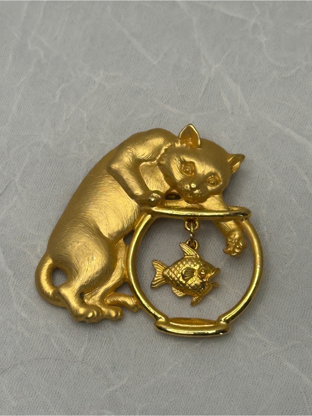 Jonette Jewelry Cat and Fish Brooch Pin - Gold Tone
